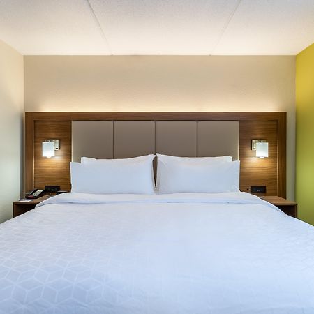 Holiday Inn Express & Suites Сідар-Фолс Екстер'єр фото