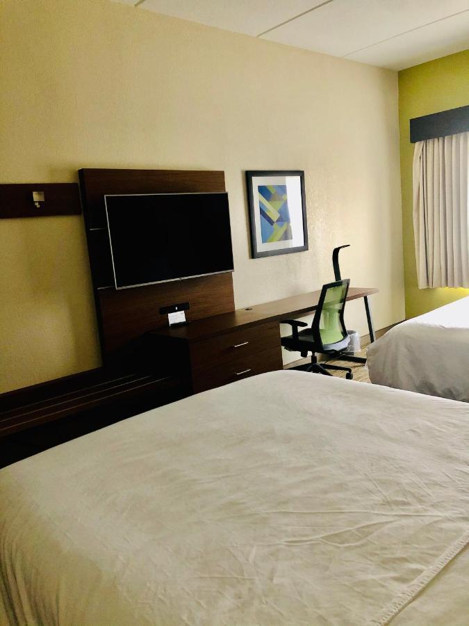 Holiday Inn Express & Suites Сідар-Фолс Екстер'єр фото