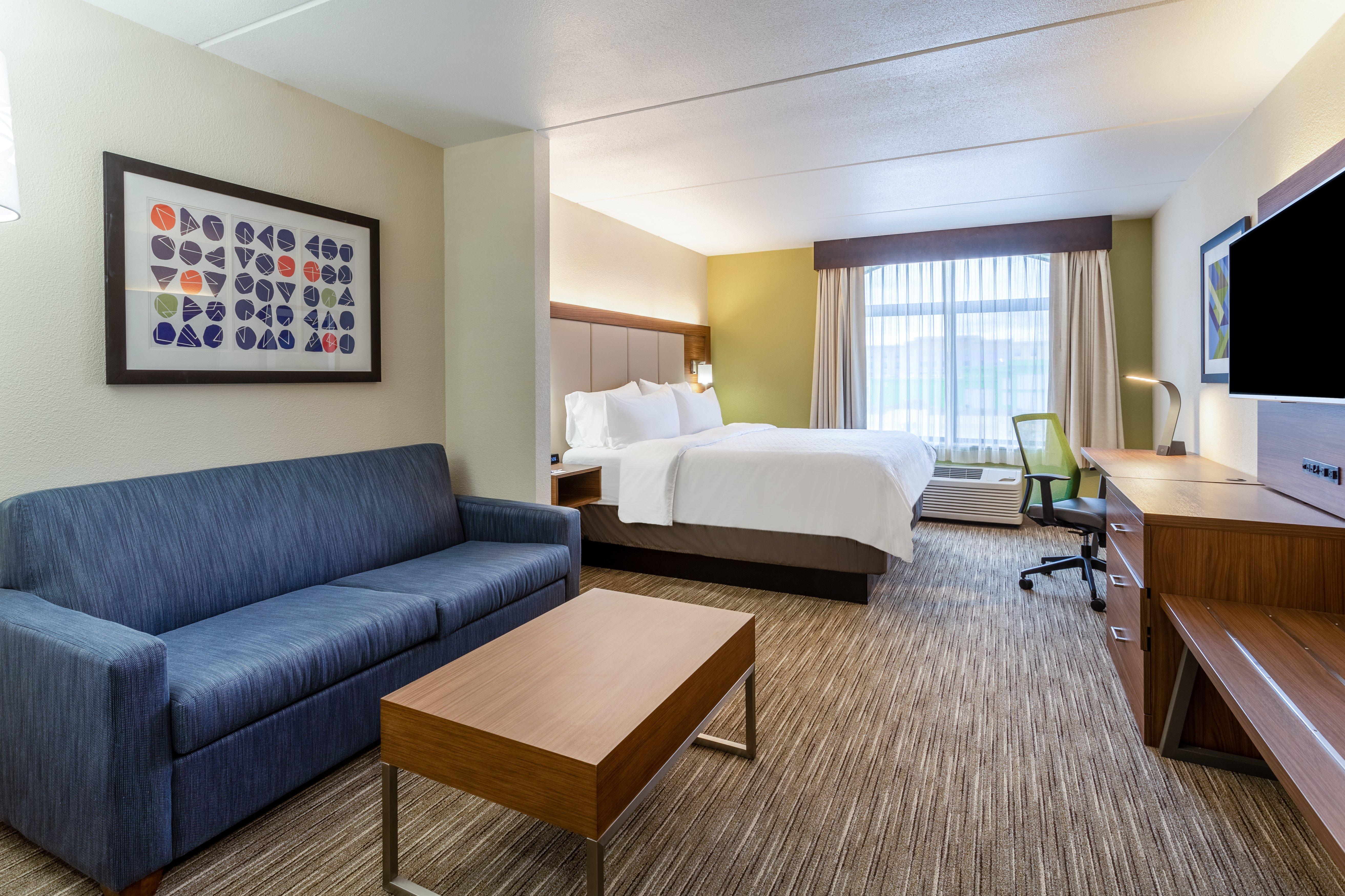 Holiday Inn Express & Suites Сідар-Фолс Екстер'єр фото