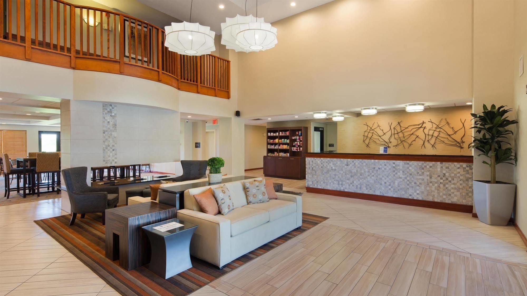 Holiday Inn Express & Suites Сідар-Фолс Екстер'єр фото