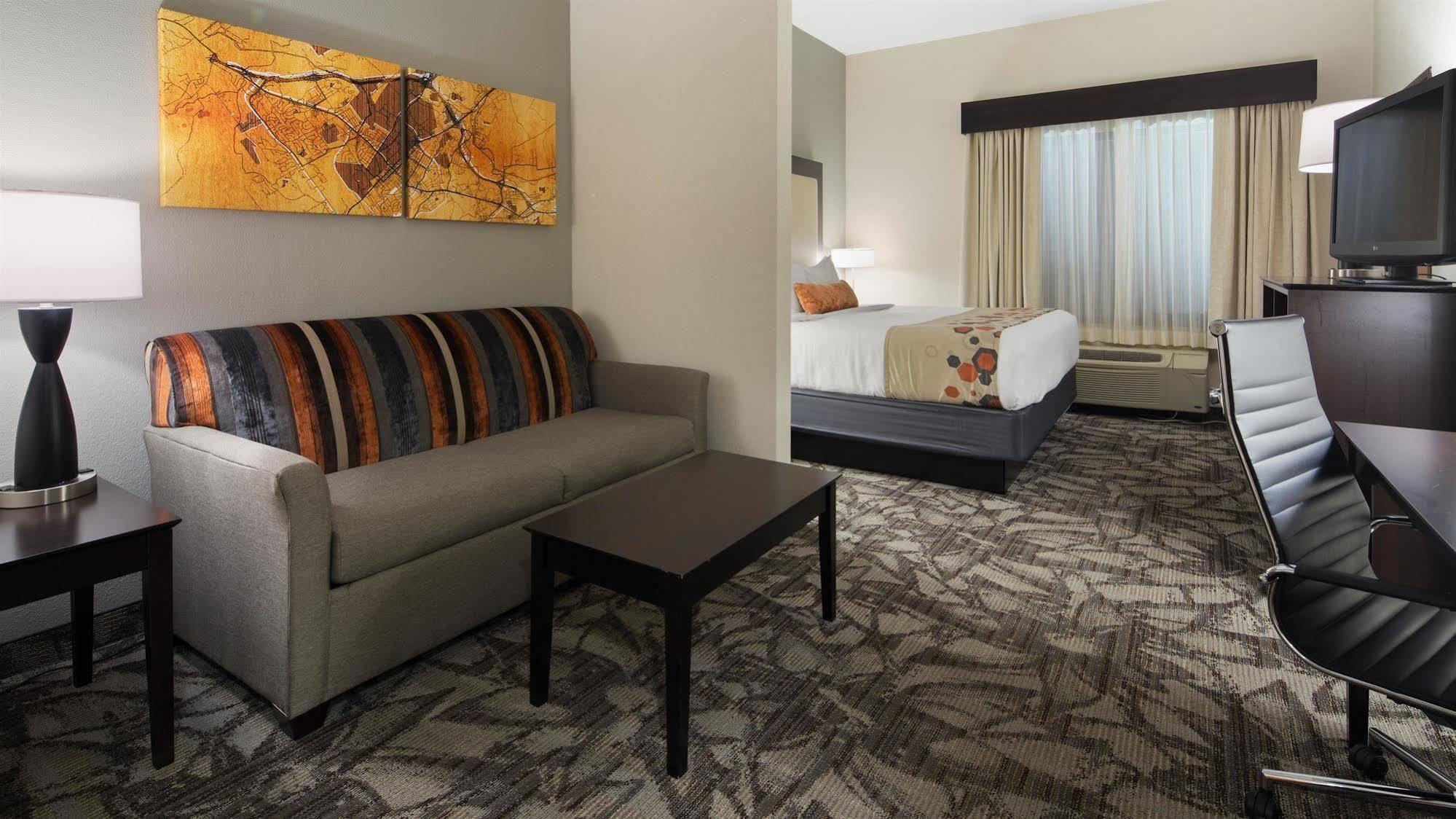 Holiday Inn Express & Suites Сідар-Фолс Екстер'єр фото