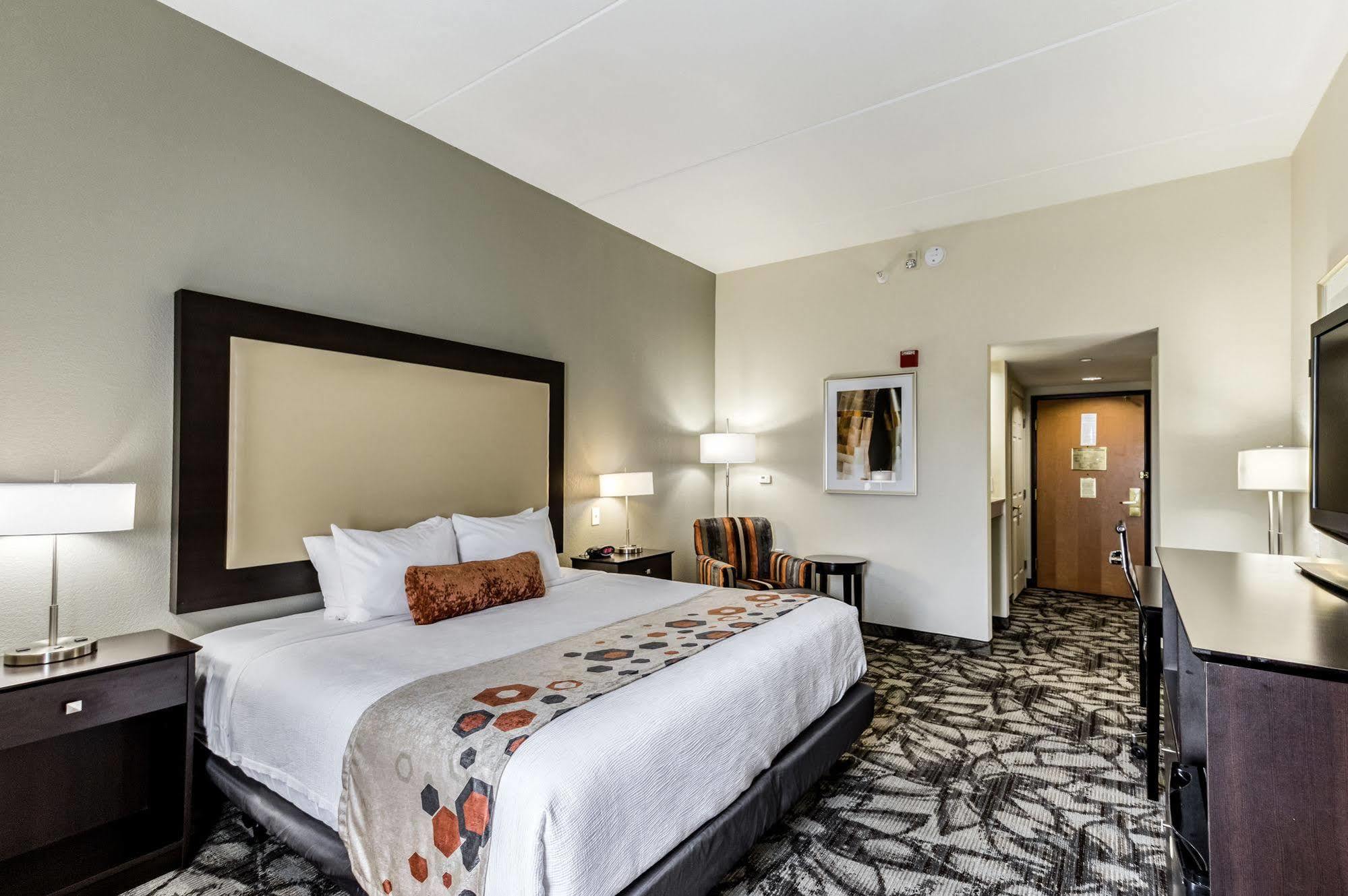 Holiday Inn Express & Suites Сідар-Фолс Екстер'єр фото