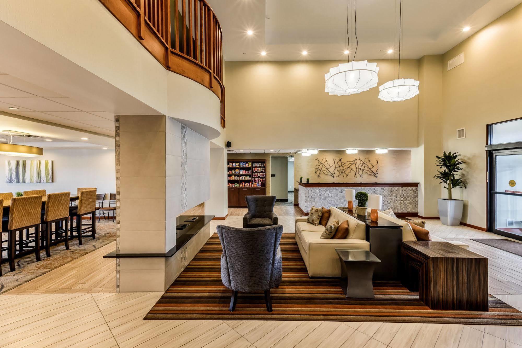 Holiday Inn Express & Suites Сідар-Фолс Екстер'єр фото